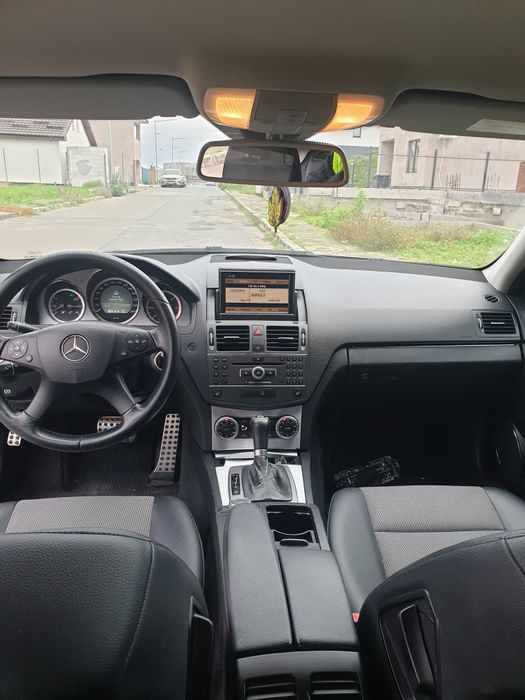 Vând Mercedes c220