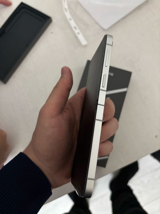 Самсунг z flip7 8/128гб