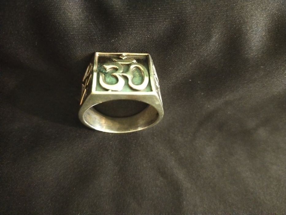 Серебреная печатка ручной работы со знаком Ом.