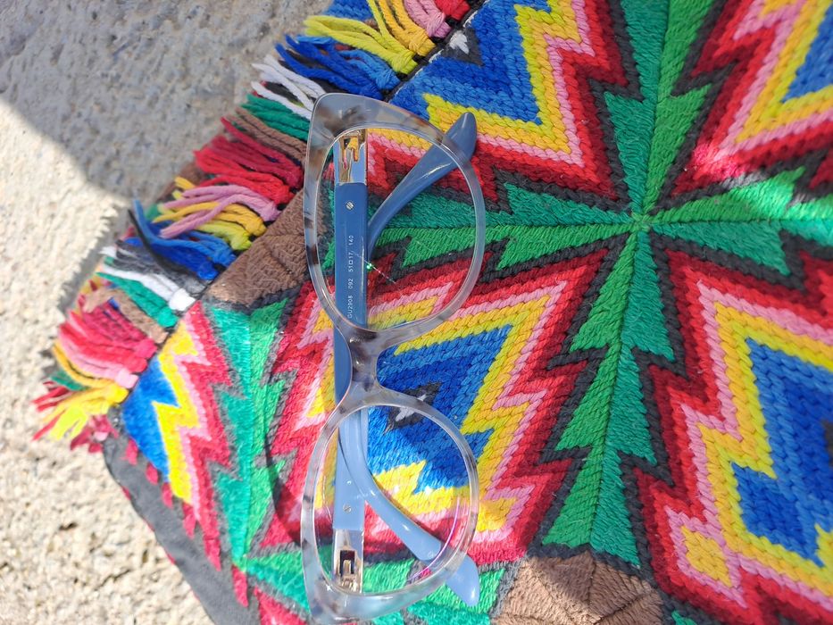 Продавам нови рамки GUESS