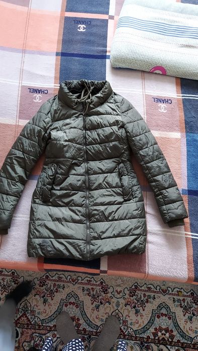 Продам куртку  от бренда Colin's  размер 42-46, цвет хаки,снизу на рез