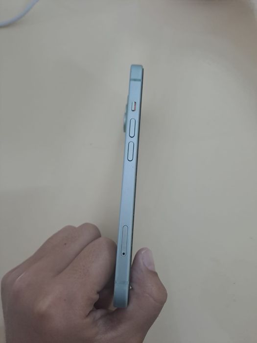 Iphone 15 зеленый свет