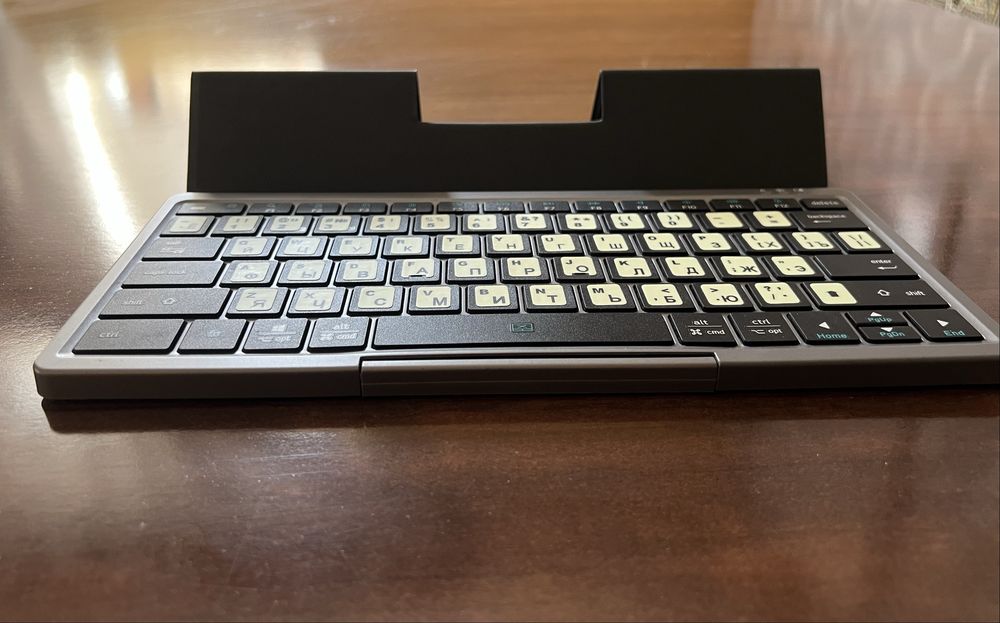 Bluetooth klaviatura KF8700 xolati ummuman ishlatilmagan