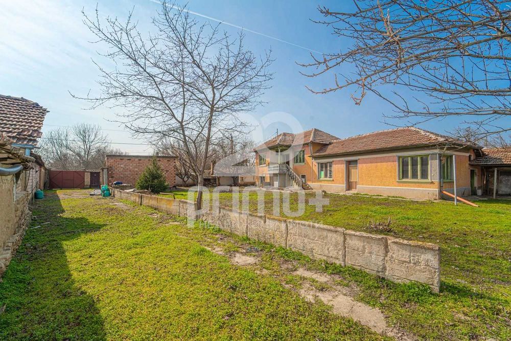 Къща в с. Ресен, с кладенец в близост до р. Негованка