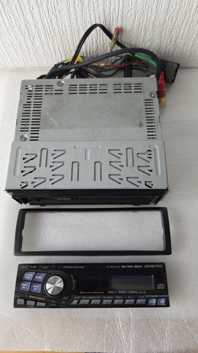 Автокасетофон Alpine