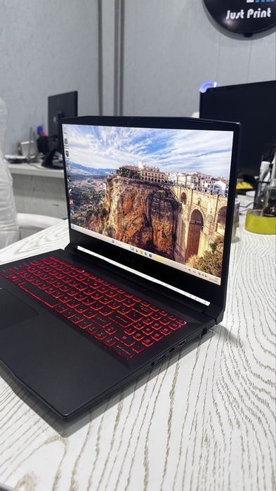 MSI katana в хорошем состаяние