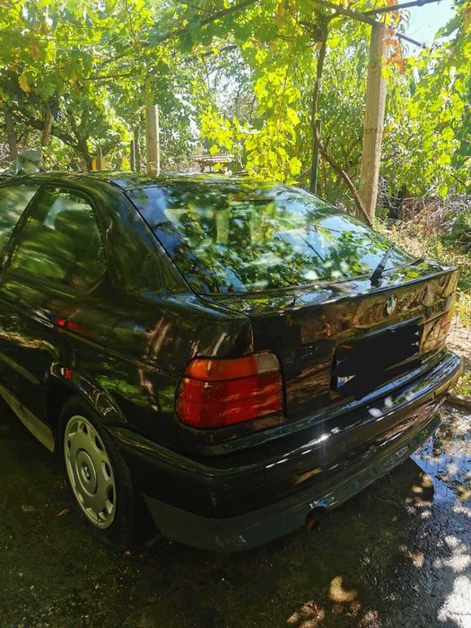 BMW Продава Хечбек