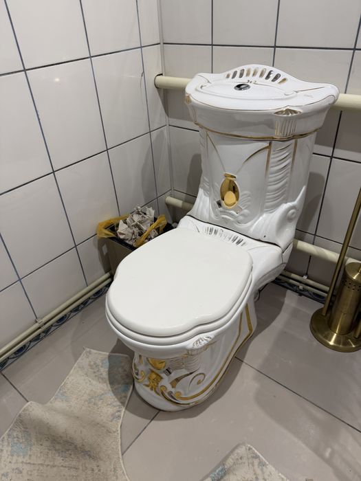 Продам унитаз со раквиной