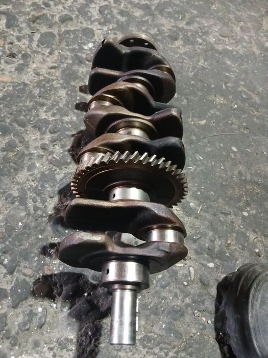 Каленвал тайота 2.4