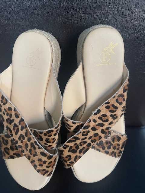Papuci cu piele de ponei model leopard