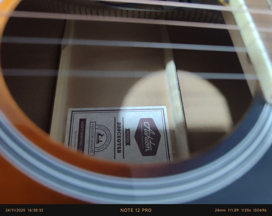 Hali yengi akustik gitara