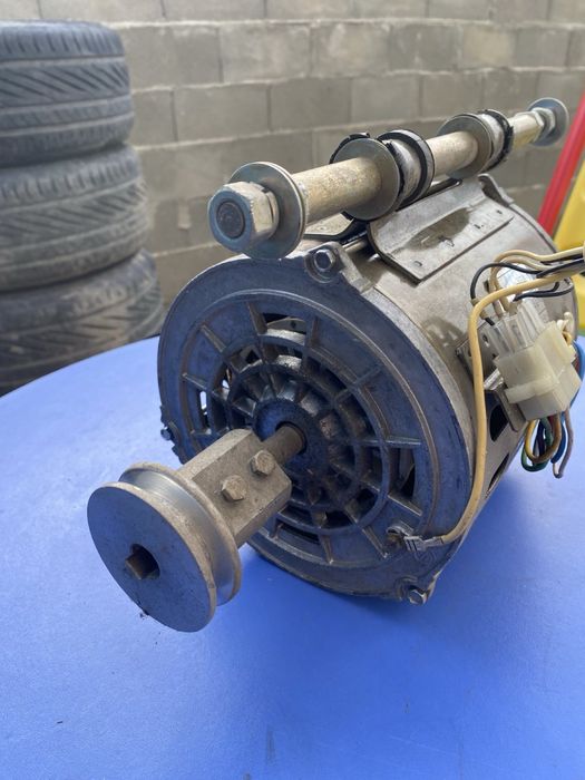 Двигател/морор