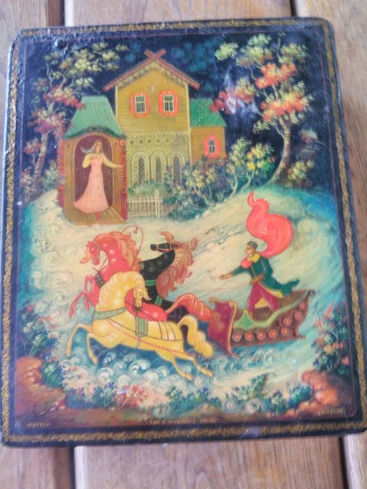 Продавам Руска лакова емайлирана дървена  кутия Голяма