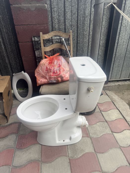 Унитаз продам.                                           J.   J.  J