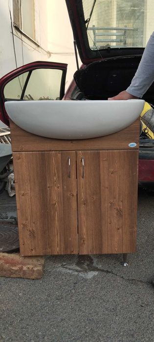 Продам раковину с тумбой