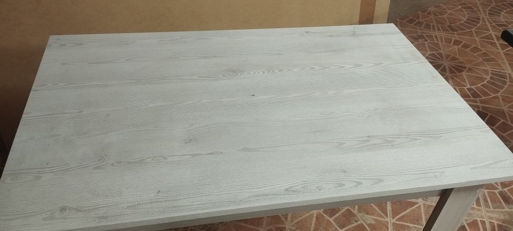 Продам стол и стулья,новые.