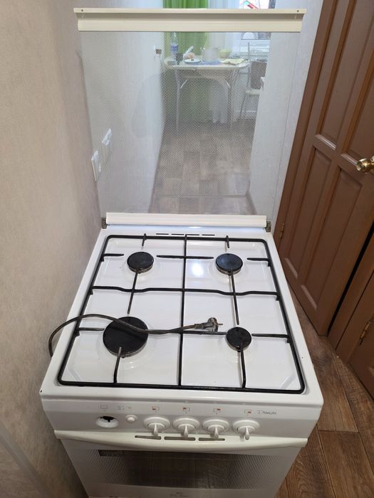 Продам газ плиту.