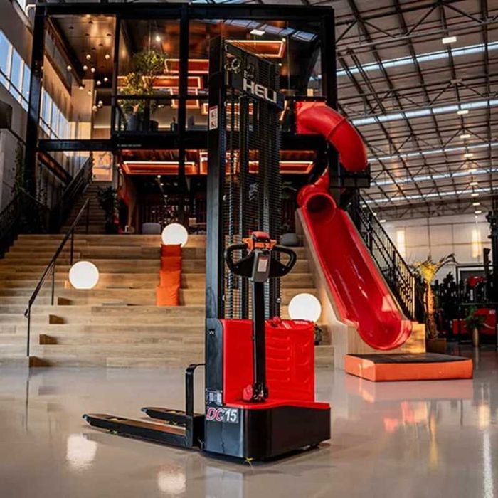 Heli CDD15J Transpaleta electrica cu catarg 1.5T