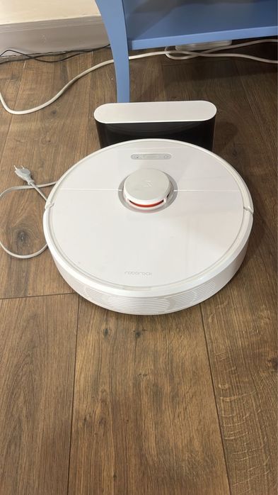 Срочно продам робот пылесос