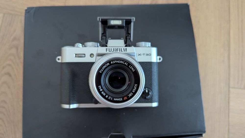 Kit Fujifilm X-T30 cu  Fujinon XF 35mm f/2 R WR body 6100 cadre – Stare Impecabilă