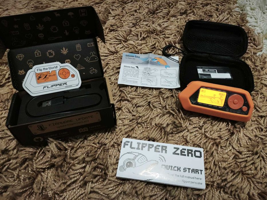 Flipper Zero Transparent cu card memorie 64GB - in garantie