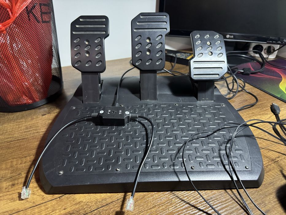 Игровой руль THRUSTMASTER.
