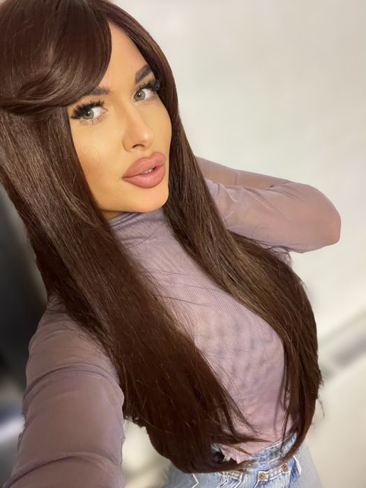 Peruca lunga  saten ciocolatiu cald