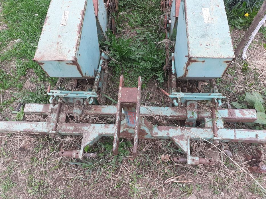 De vânzare semănătoare.