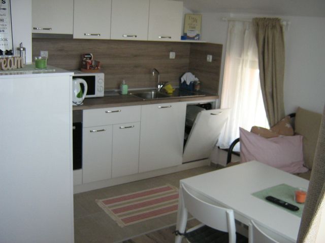 Къща, Апартаменти и Стаи под наем "ХАН КРУМ" - гр. Елин Пелин, Център