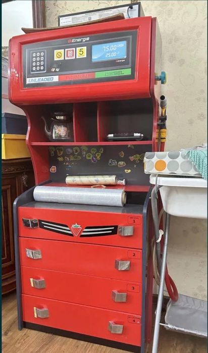 Кровать с комодом