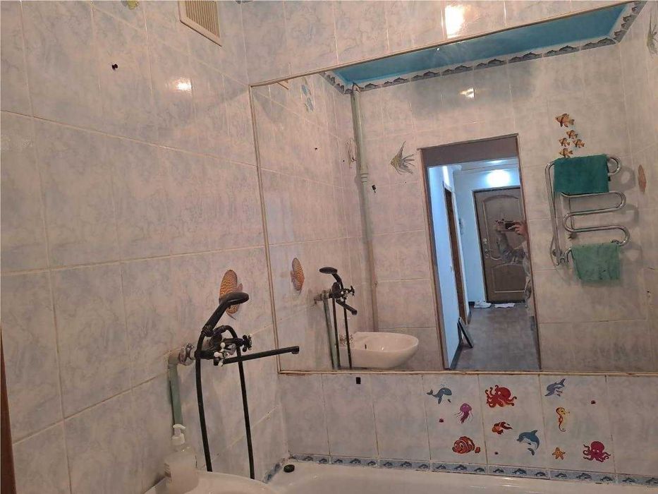 Продам у.п 3 ком возле одежды