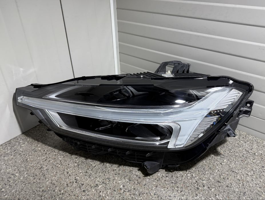 Far Volvo XC60 Full led