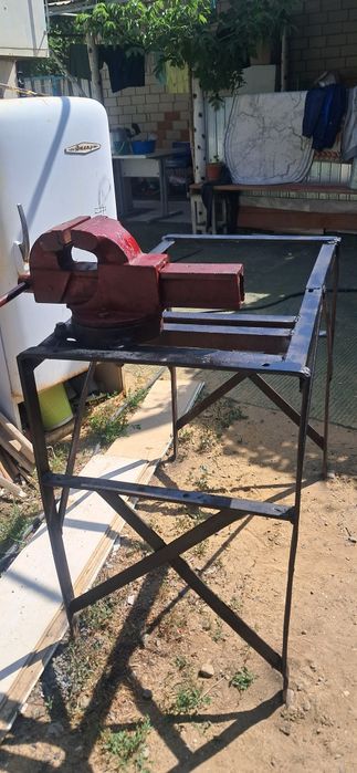 Слесарный стол тисками