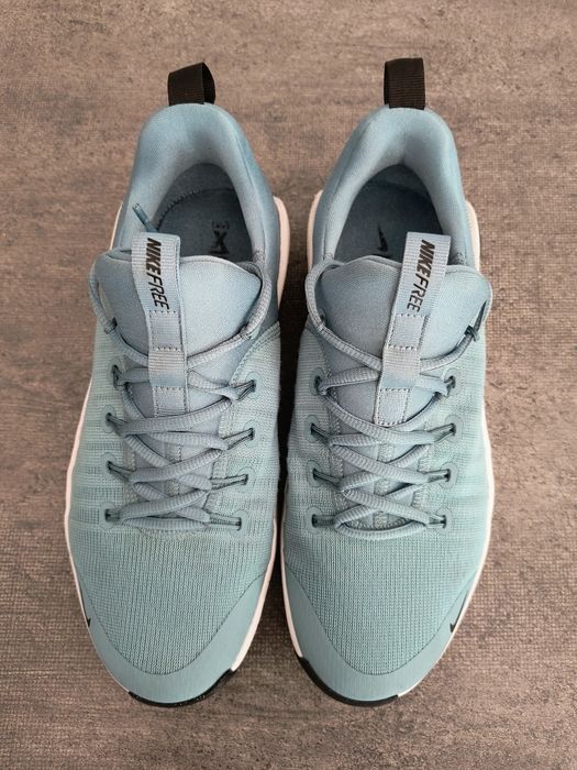 NIKE FREE METCON 6

Оригинални мъжки маратонки много добре запазени.Размер 41, 26 см. Използвани са за кратко.