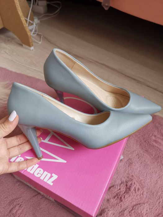 Обувки Tendez, нови