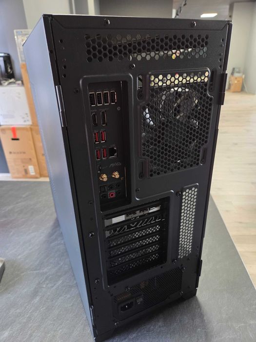Calculator Gaming - Intel i7 12700, MSI B660 Tomahawk WiFi, 32GB DDR4 3600MHz, SSD 512GB WD, Sursa Gigabyte 750W 80+Gold, Carcasa Midtower