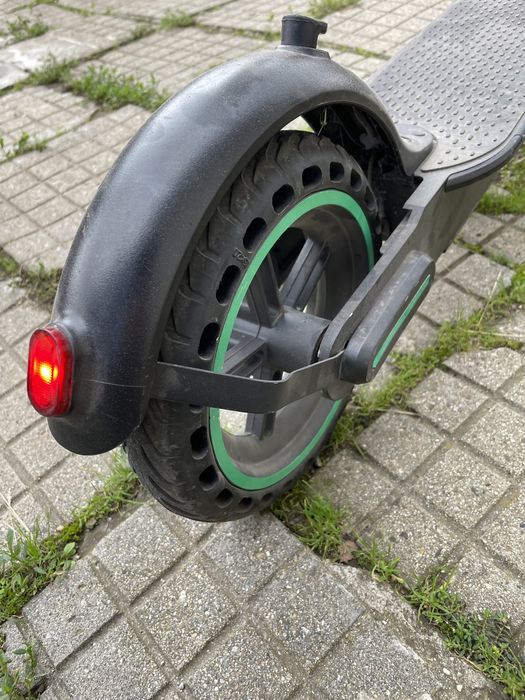 Ел Тротинетки чисто нови