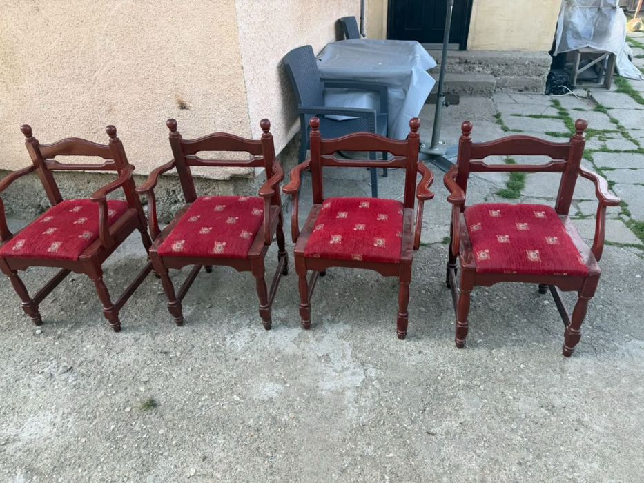 Дървени столове