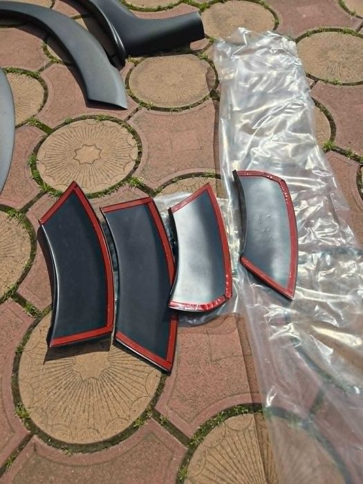 Set 12 Bandouri Laterale Protectii Bara Aripa USI Overfendere DACIA DUSTER I 2010-2017