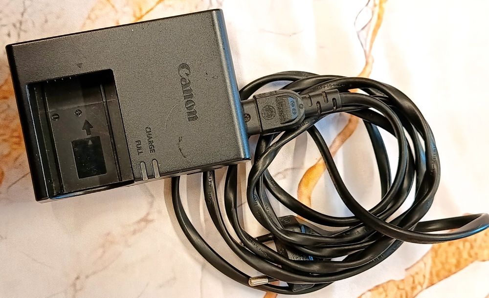 Kit Foto Complet Canon EOS 800D + Obiectiv Superzoom + Echipament Ilum