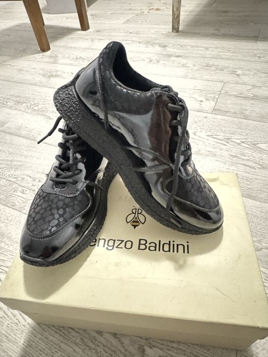 Крассовки осенние обувь для женщин  фирма Benzo baldini