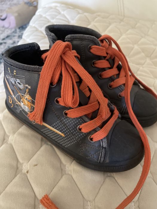 Продам обувь детскую