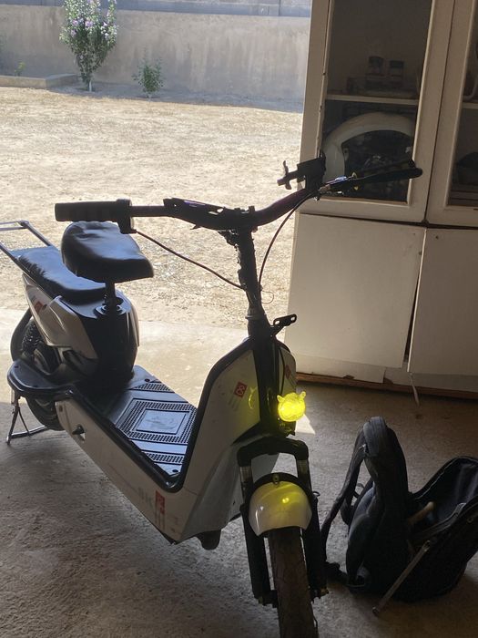 Продается скутер ск8
