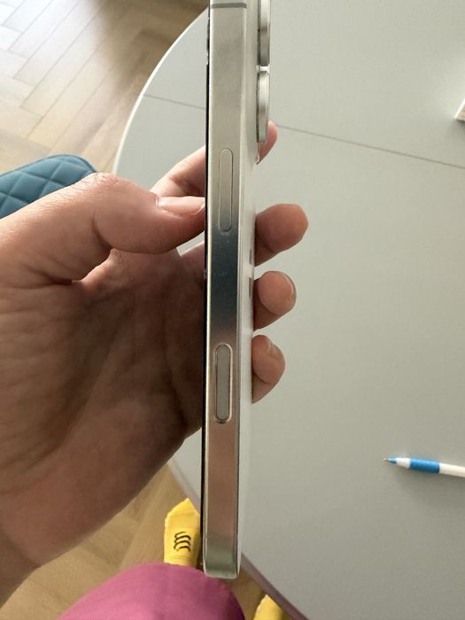 Продам Iphone 16 pro