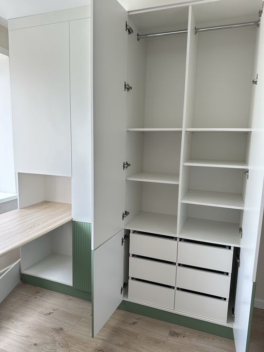 Продам детский шкаф с партой