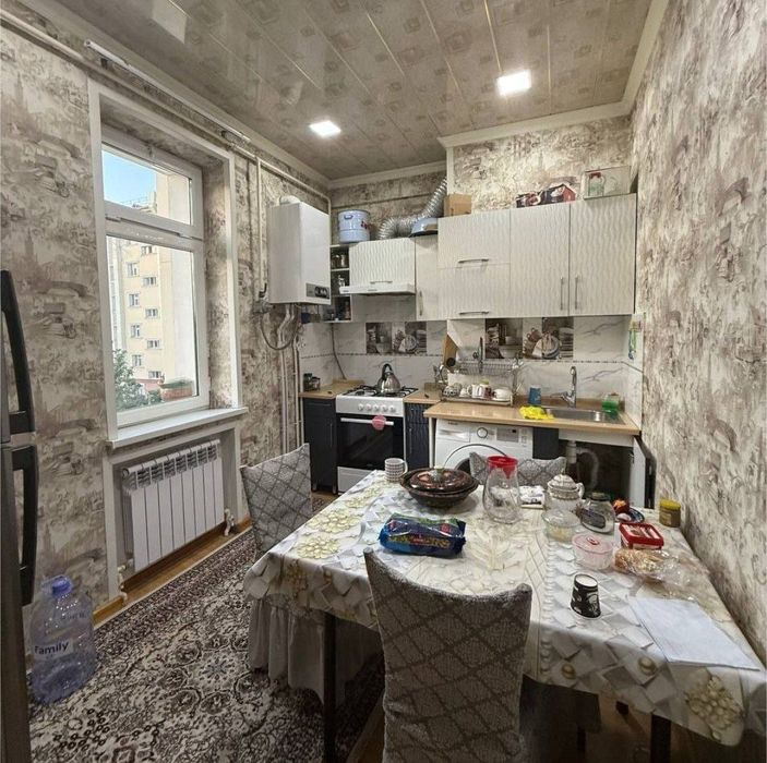 Sotiladi srochni 2 xona