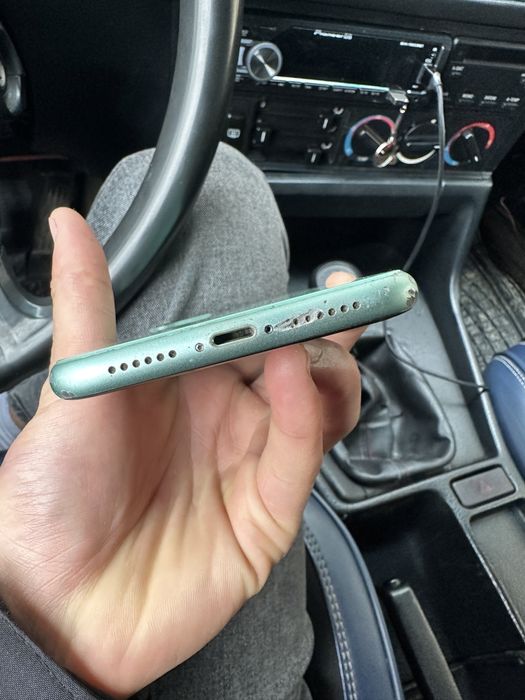 Продам iPhone 11