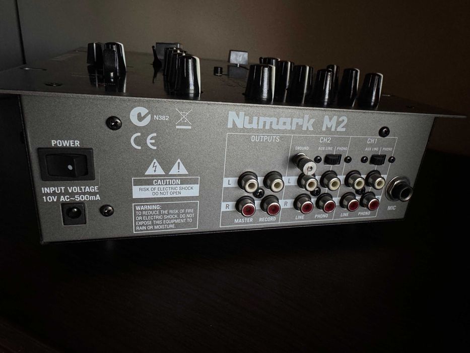Numark M2 2-канален DJ миксер
