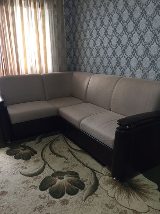 Уголок мягкий ,раскладывается !