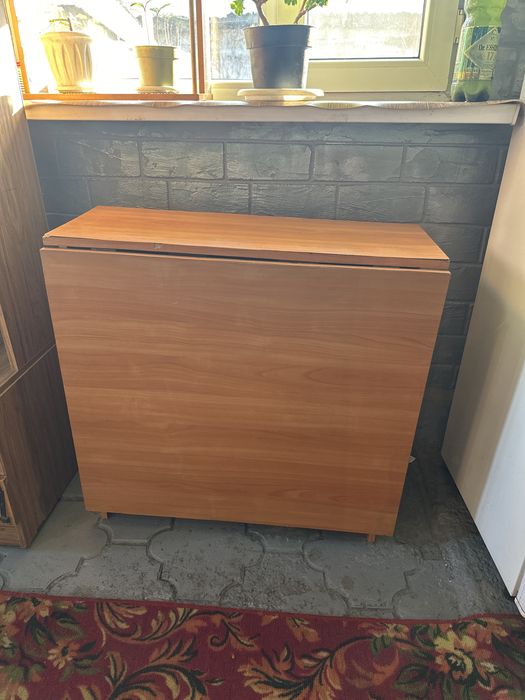 Продается стол книжка